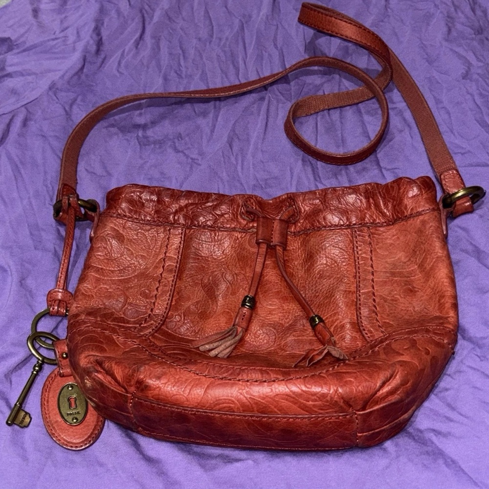 Fossil VTG Talita drawstring Crossbody Hobo bag Tooled Genuine Rust Red Leather - Picture 2 of 9